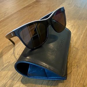 Chanel Shield Sunglasses black/beige